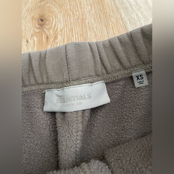 Fear of God Essentials Sweat Shorts Brown Logo Streetwear Gym Mens XS 28" x 6" - Picture 4 of 7